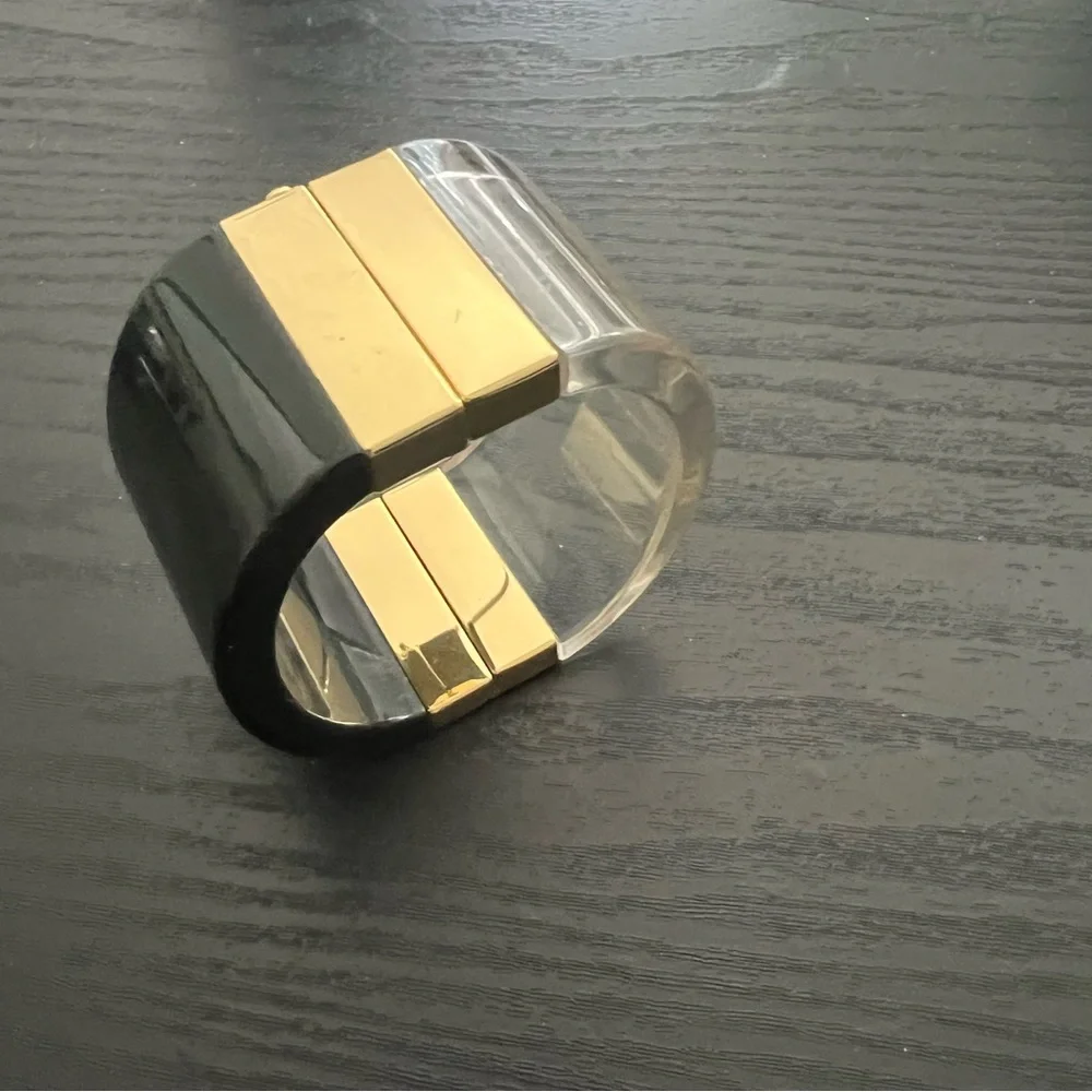 LUCITE BANGLE - Picture 3 of 4